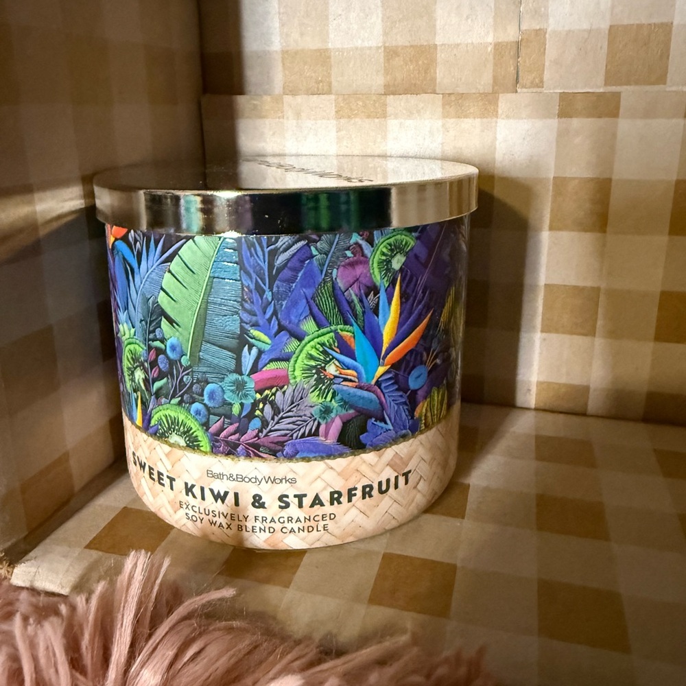 Bath & Body Works Sweet Kiwi & Starfruit Candle